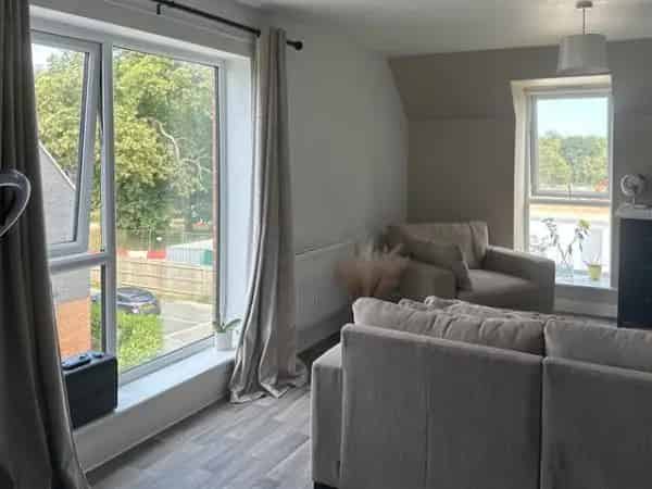 Modern 1-Bedroom Flat near Tilgate Woods