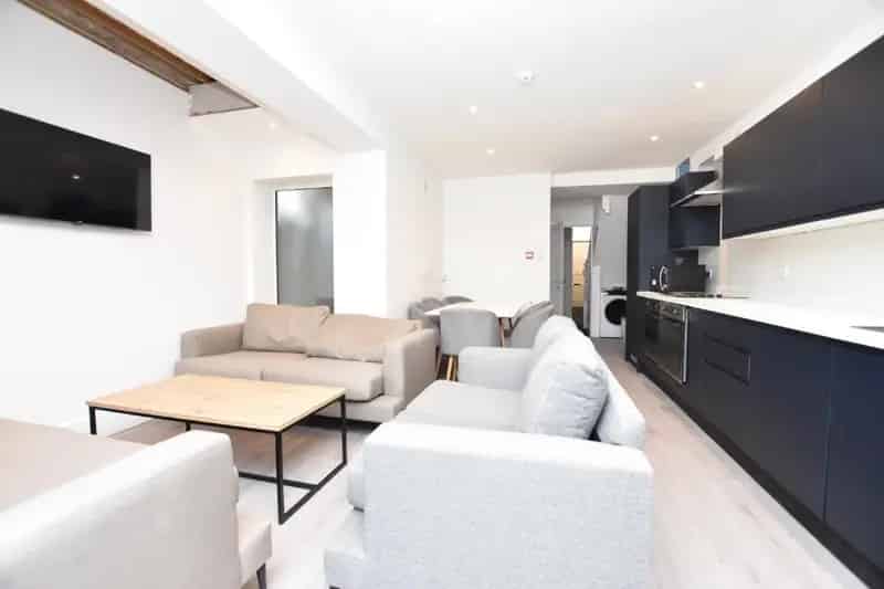 7 Bedroom Terraced House Great Location Bills Included Fully Furnished