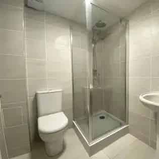 3 Bedroom Apartment Manchester - Newly Renovated