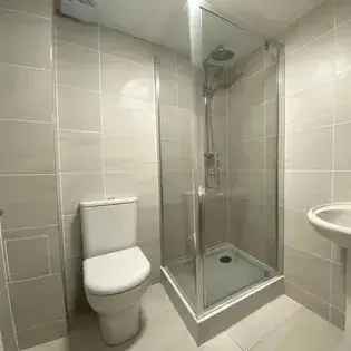 3 Bedroom Apartment Manchester - Newly Renovated