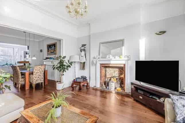 Flat for sale in Friars Stile Road, Richmond TW10