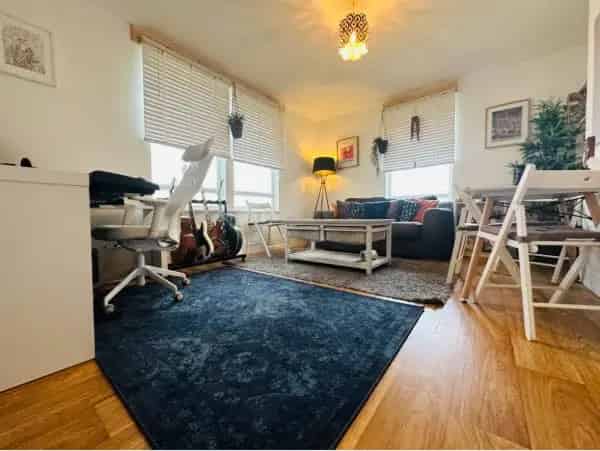 Spacious 2-Bed Flat Near Newquay Beaches Refurbished