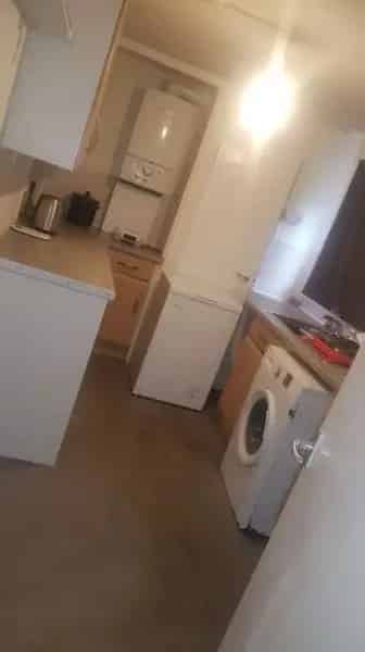 2 Bedroom Flat with Garden and Shed Near Shops and Doctors