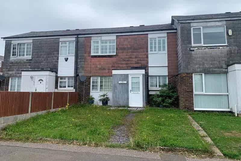 3 Bed House in Southgate Crawley Near Shops and Station