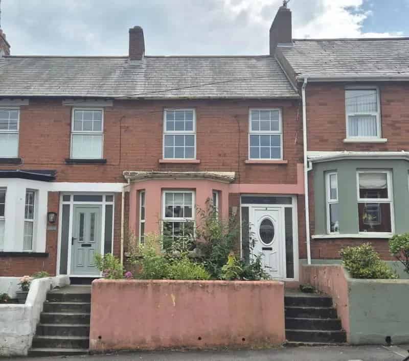 Two Bedroom Mid Terrace House Near City Centre