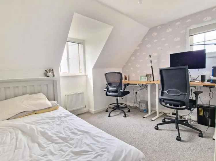 5 Bedroom Semi-Detached House for Sale