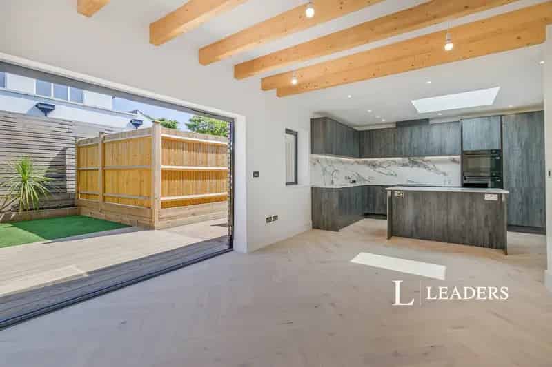 Stunning New Build Bungalow with Two Bedrooms and EV Charging