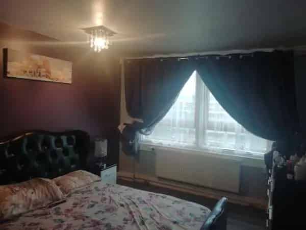 2-Bedroom Flat Near Moor and University