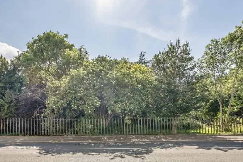 2 Bedroom Flat for Sale in Bishops Park