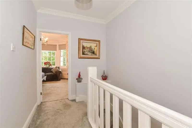 2 Bed Grade II Listed House Roffey Park Parking Country Views