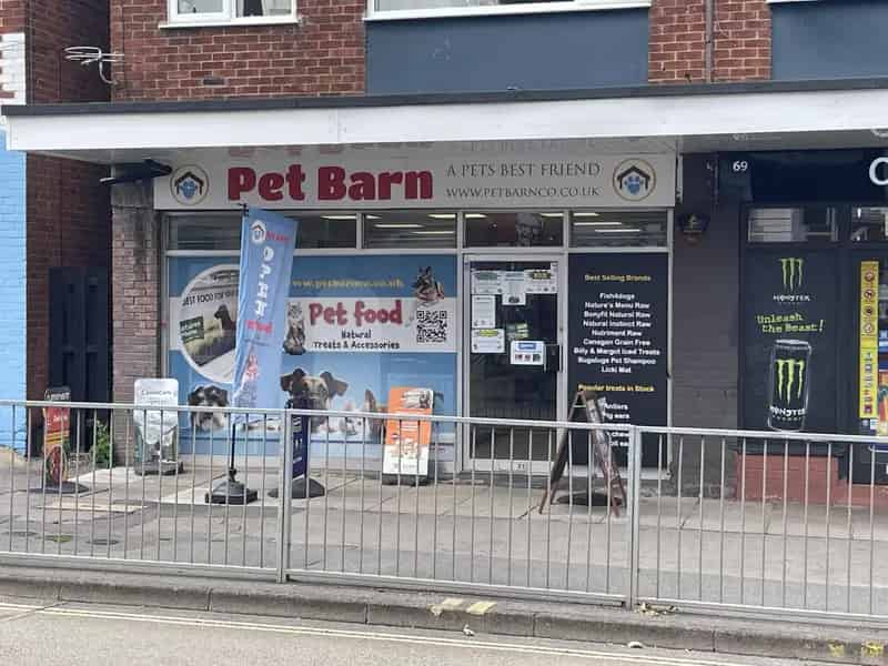 Lock-Up Shop To Let Town Centre 2 Parking Spaces