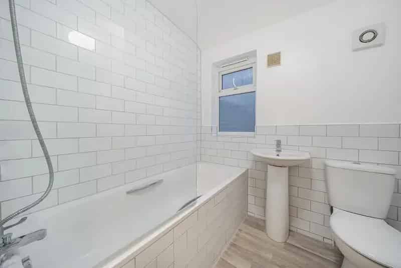 Refurbished Victorian Conversion Near Queens Road Station