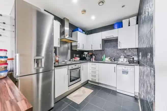 2-Bedroom Apartment in Croydon Whitestone Way