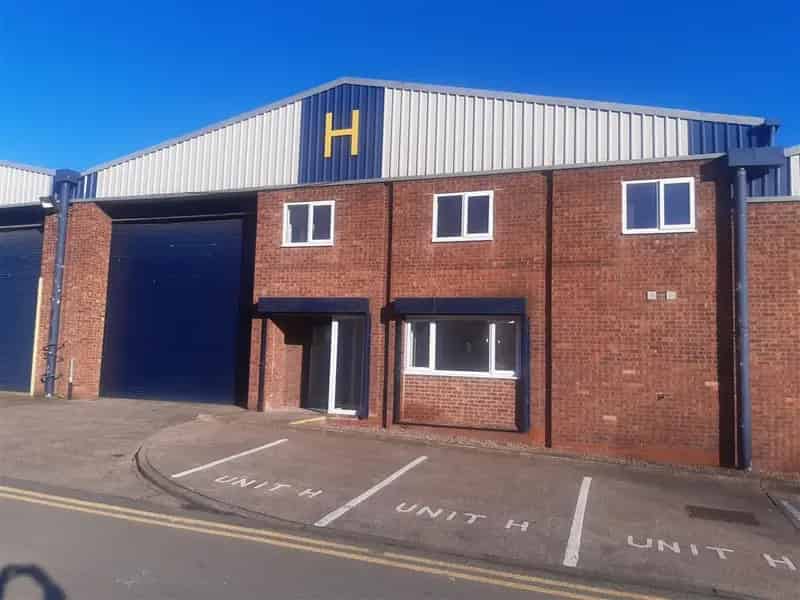 Steel Portal Frame Unit with Loading Door and Parking
