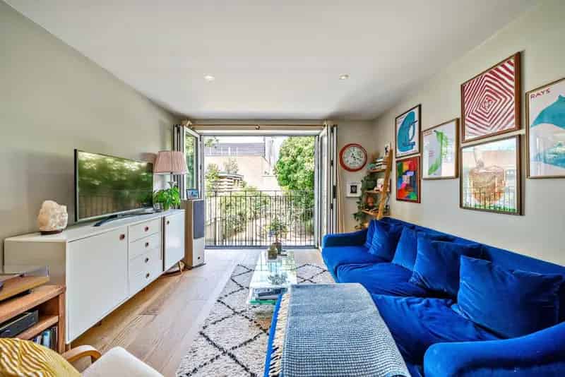 Stylish 2-Bed 2-Bath Home Near Elephant Castle