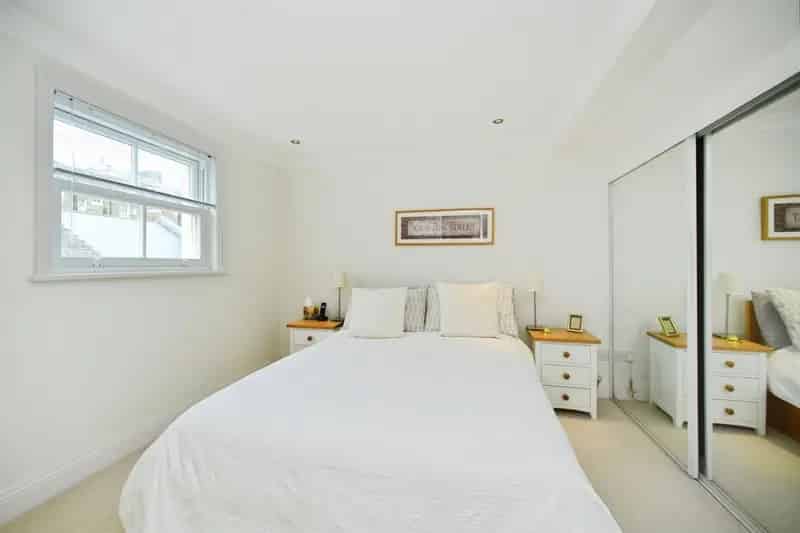 Beautiful Mews House Near Seafront with Parking and Balcony