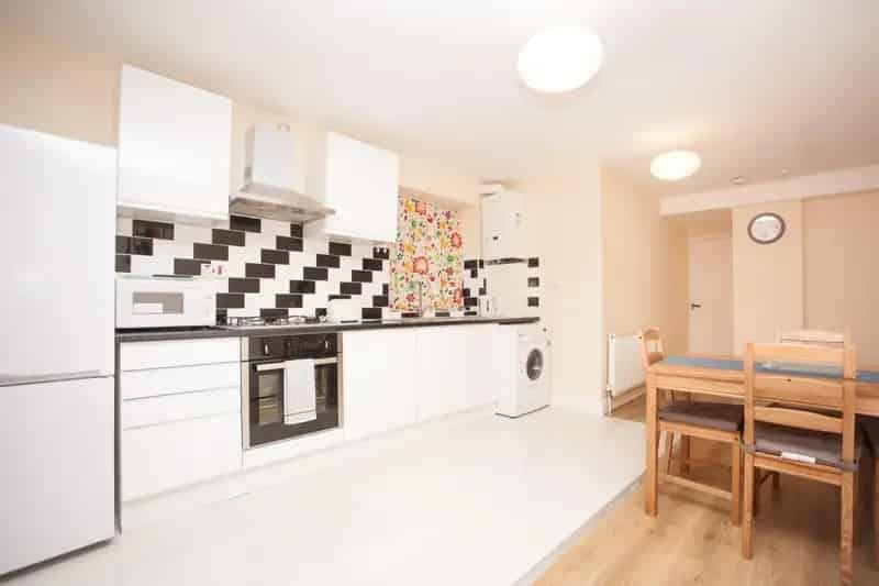 Lower Ground Floor Double Bedroom Apartment Kilburn