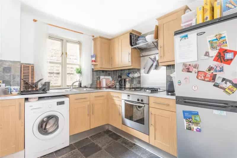 2 Bedroom Maisonette Central Hove Private Parking