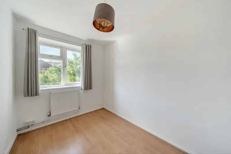 3 Bedroom Flat to Rent Unfurnished Available Now