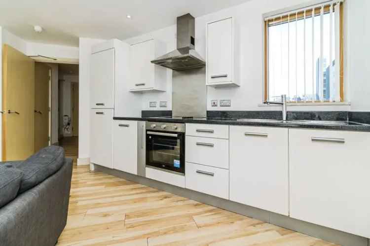 2 Bedroom Flat for Sale Manchester M3 Secure Parking River Views