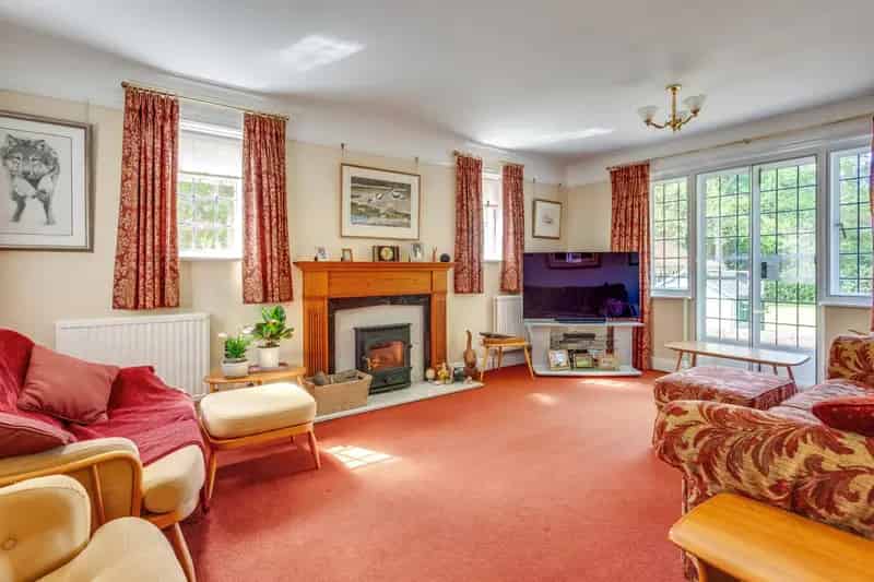 4 Bedroom Detached House To Rent