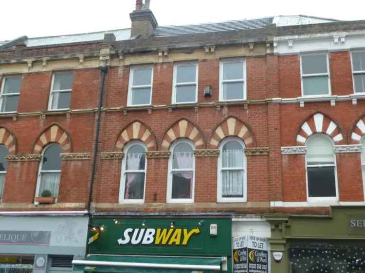2 Bedroom Town Centre Flat Near Beach