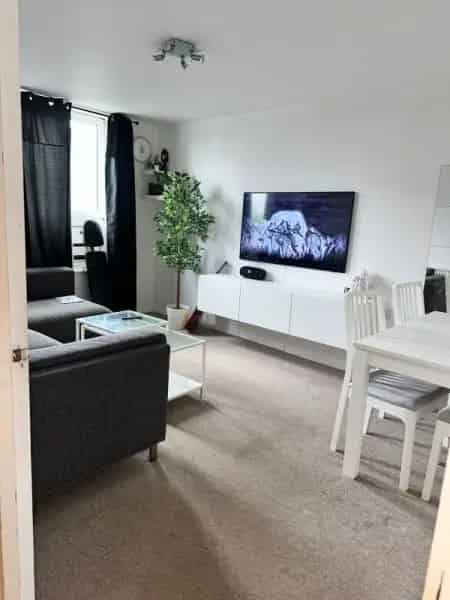 Family Home Near Canning Town Station