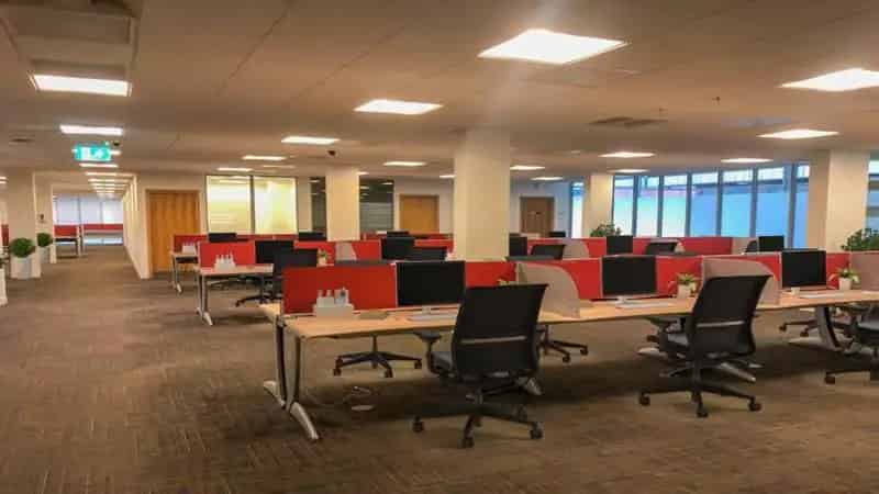 Modern Open-Plan Office Space with Ample Parking