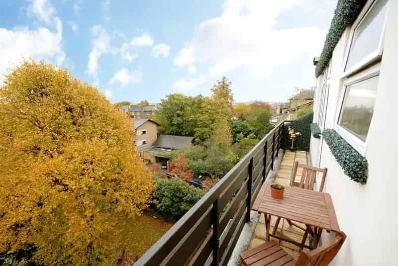 Two Bedroom Flat to Rent in Period Conversion