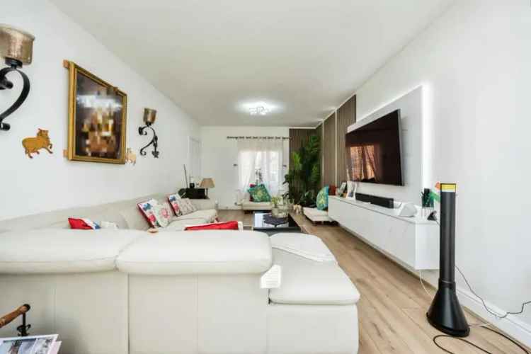 5 Bedroom Detached House for Sale in Bedford