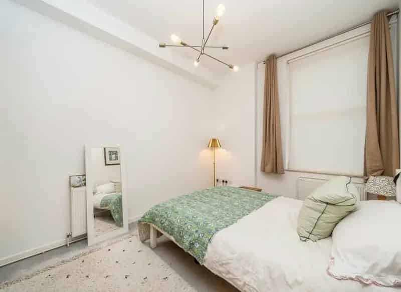 One Bedroom Ground Floor Flat Private Garden High Ceilings