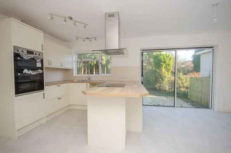 4 Bedroom Semi-Detached House for Sale in Bromley Heath