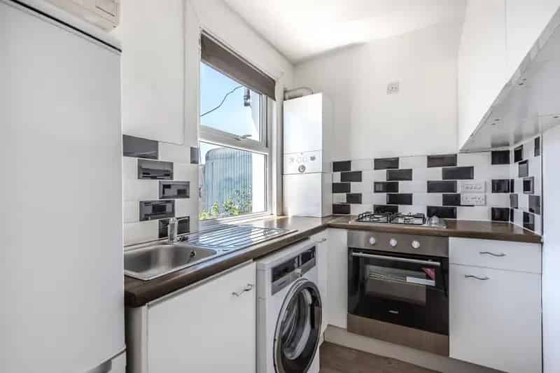 Modern 1-Bed Flat with Open Plan Living
