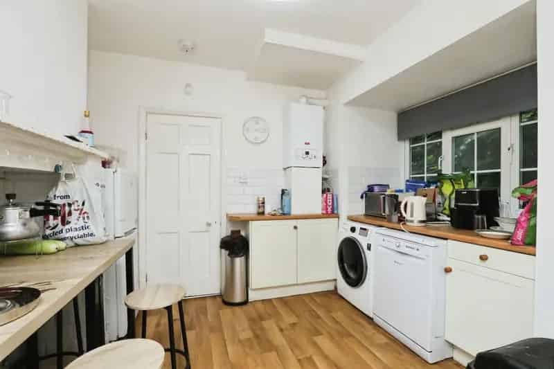 3 Bed Detached House Large Garden Driveway Parking Garage No Onward Chain