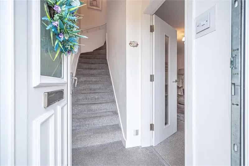 2 Bed Terraced House Rosyth - Modern Kitchen & Enclosed Garden