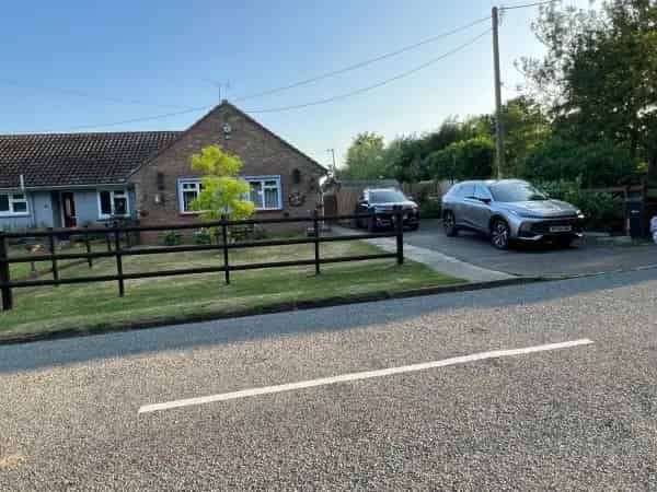 2 Double Bedroom Bungalow with Large Garden and Drive