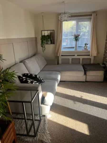 2 Bed Ground Floor Flat with Parking Near Amenities