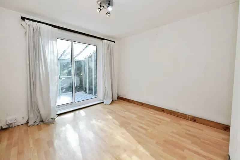 3 Bedroom Semi Detached House Sheffield S6