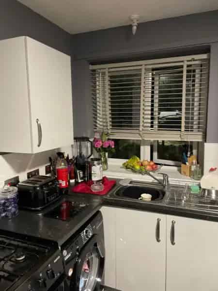 2 Bedroom GFF Near Station Shops Schools Quiet Cul De Sac Garden