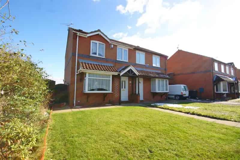 3 bedroom House
 To Rent 
Total Size: 67 SQ FT