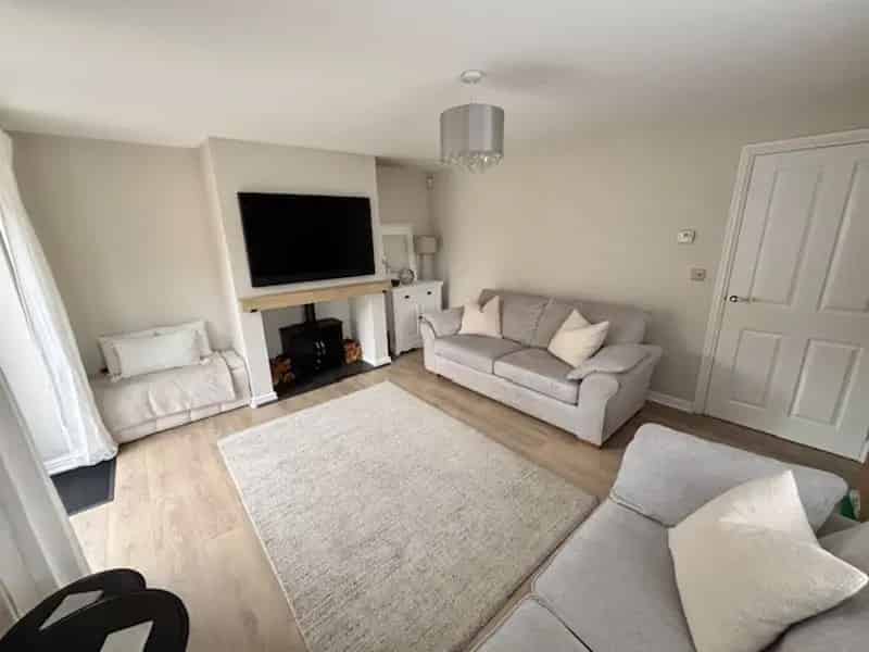 3 Bedroom End of Terrace House to Rent