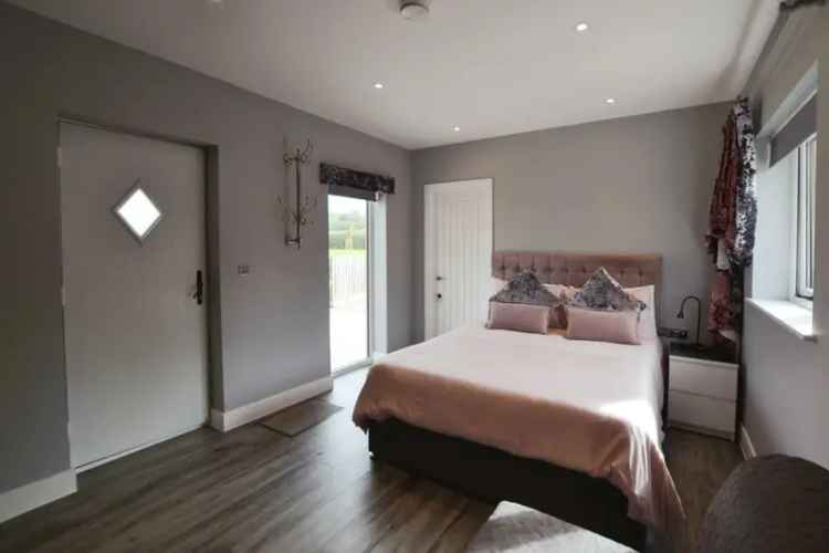 2 Bedroom Furnished Barn Conversion - 4 Month Let