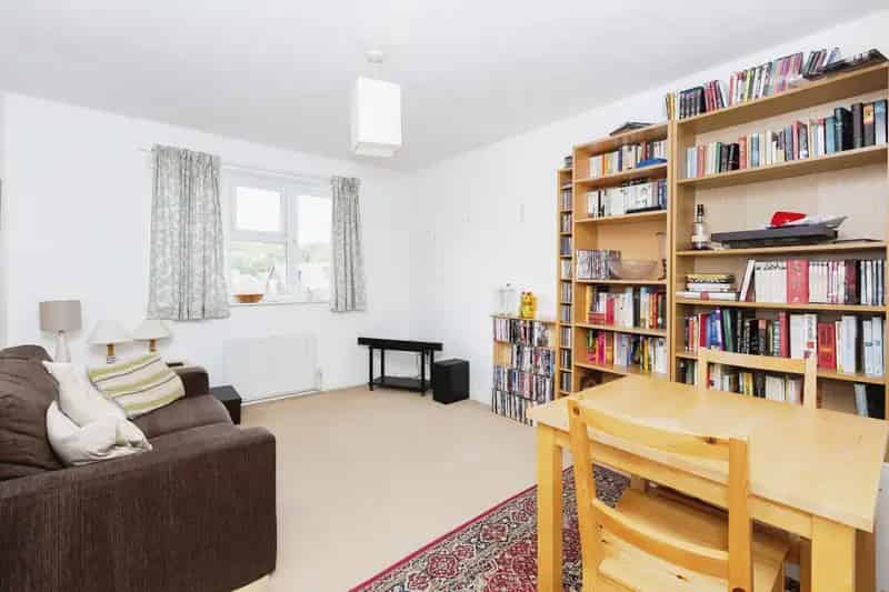 One Bedroom Flat in Beckton - Long Lease Chain Free