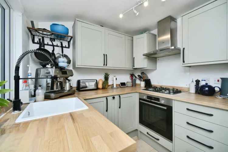 2 Double Bedroom House with Loft Room Near Brighton Seafront