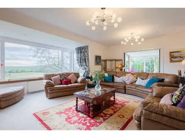 5 Bedroom Detached Bungalow for Sale