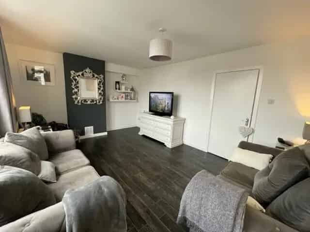3 Bed Duplex Maisonette with Garden and Parking