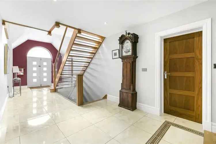 6 Bedroom Detached House with Indoor Pool For Sale