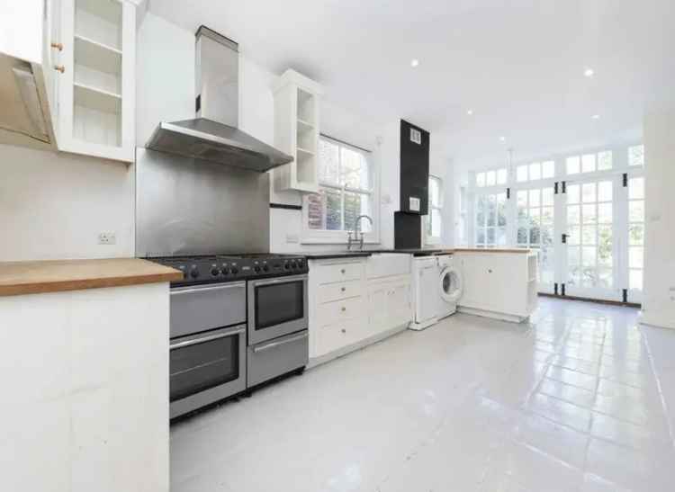 Spacious 3-Bedroom House with Garden