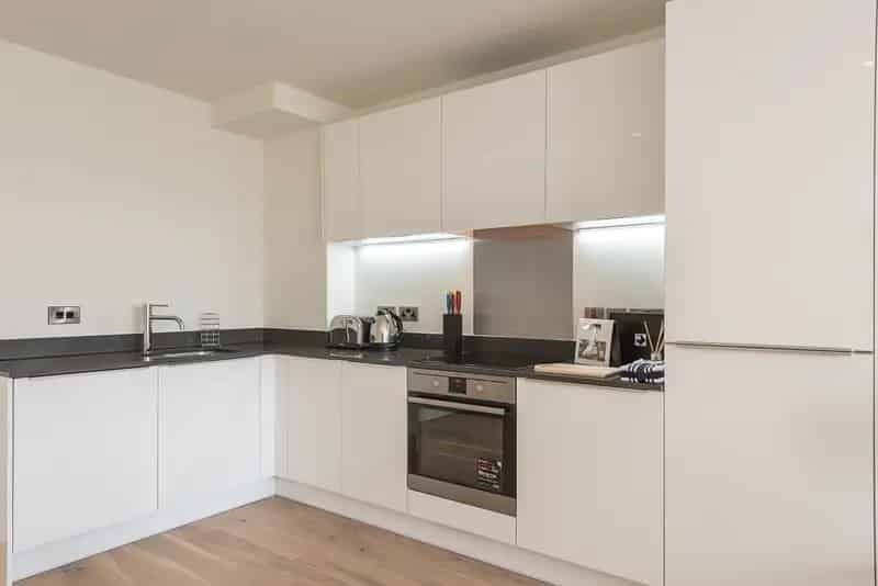 2 Bedroom Apartment to Rent - Modern Development