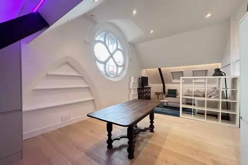 2 Bed Top Floor Apartment Near St James Street Brighton